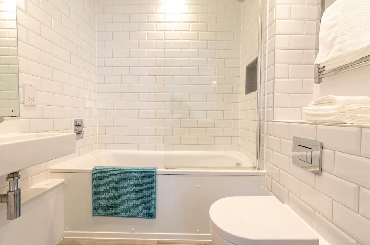 Appartamento Modern 1 Bed Flat 2 Mins Walk From Restaurants Bars Clubs & Beach! Wow! Bournemouth Esterno foto