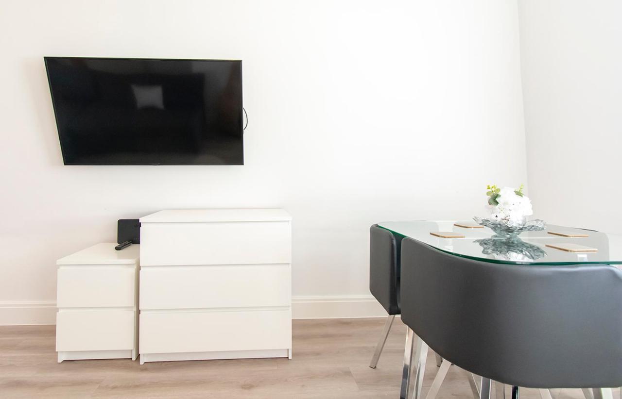 Appartamento Modern 1 Bed Flat 2 Mins Walk From Restaurants Bars Clubs & Beach! Wow! Bournemouth Esterno foto